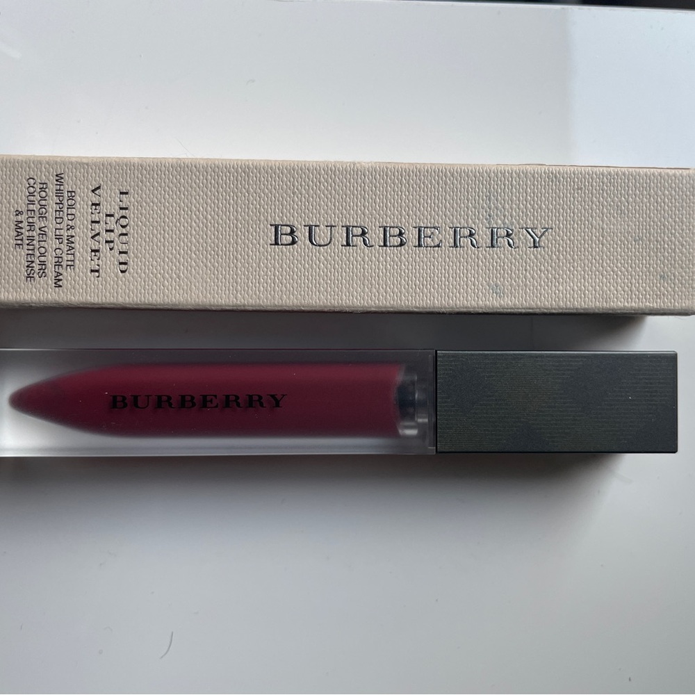 Burberry Pink Lipstick Luxurious Makeup